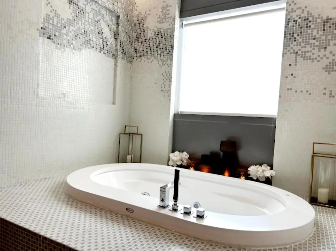 Stylish 2Br Apt In 5 Star Hotel With Burj Khalifa Views Dubai 0*,  United Arab Emirates